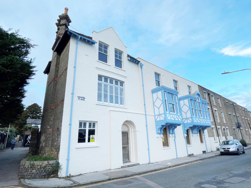 Lot: 89 - PERIOD PROPERTY WITH PLANNING FOR SEVEN FLATS - External photo of building showing large bay windows